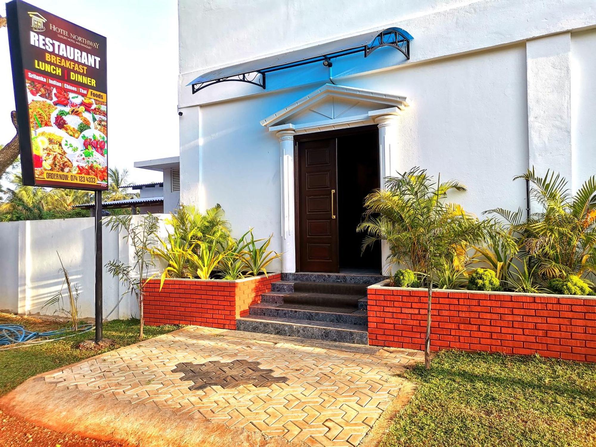 Hotel Northway Vavuniya Екстериор снимка